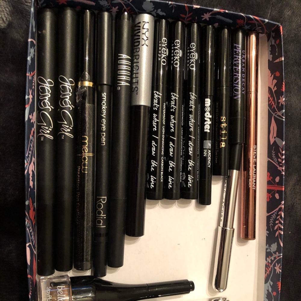 Beauty eye liner samples. Unopened.